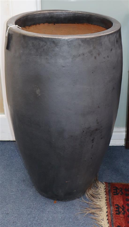 A pair of gun metal grey garden planters H.86cm